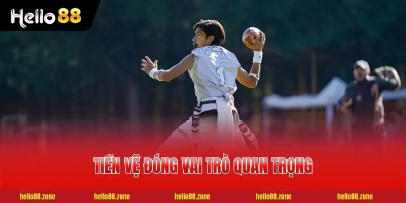 4 Tuyến Vị Trí Trong Bóng Đá Người Mới Chơi Nên Biết 3 Tiền vệ đóng vai trò quan trọng khi thi đấu